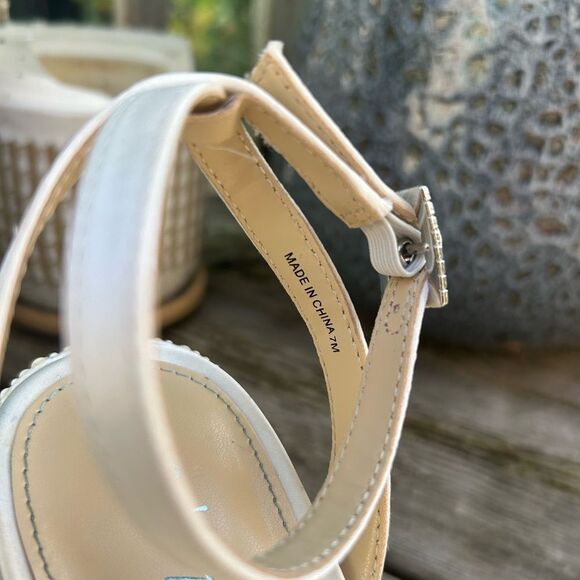 Blue By Betsey Johnson Heels Sandals Pearl Size 7M Bride Wedding Pumps - Picture 13 of 16